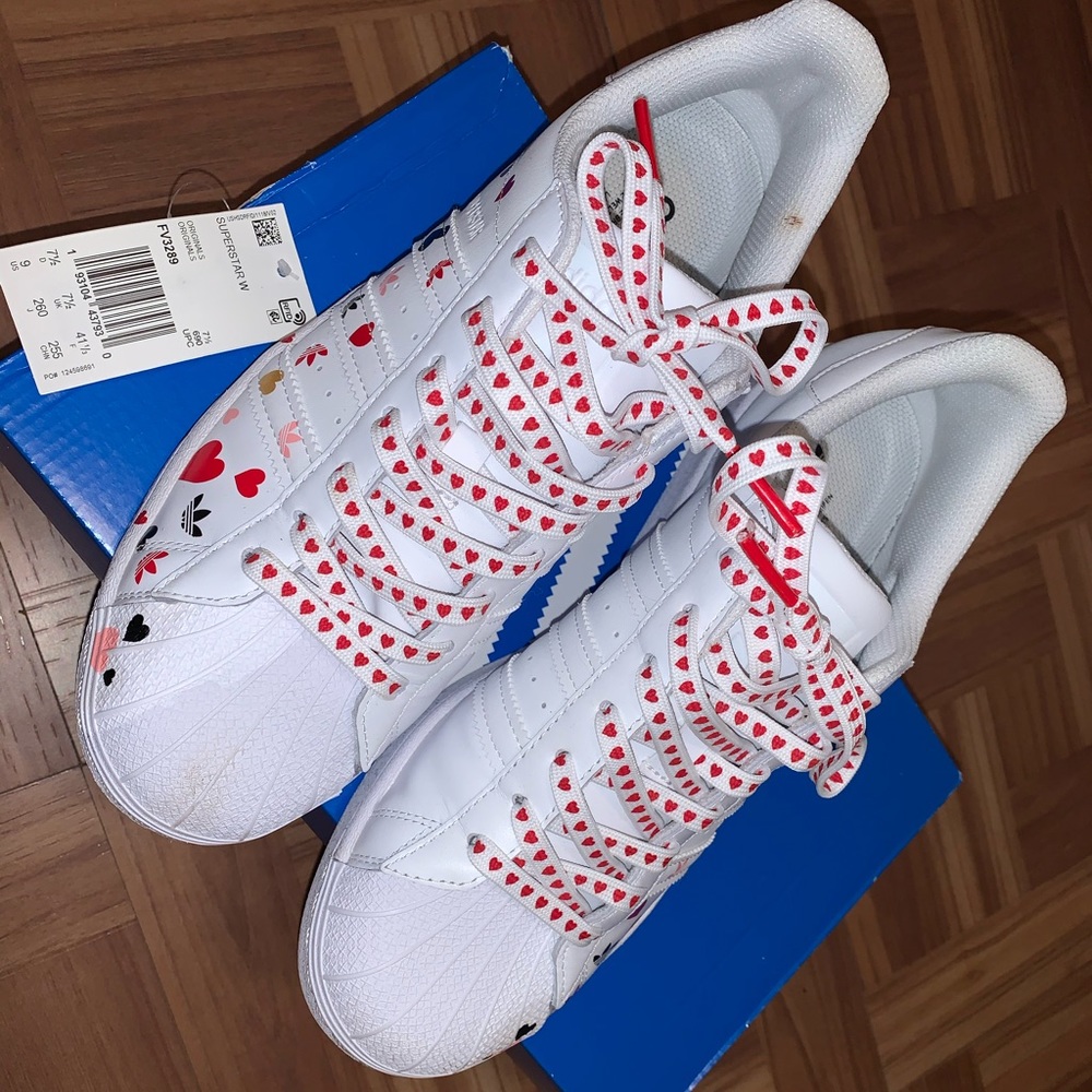 Adidas Superstar sneakers 👟